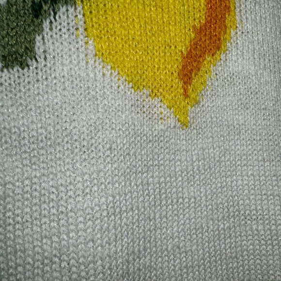 [[NWT]] Women’s Lemon V-Neck Light Knit Top - Medium | Cato Fashions - Picture 4 of 6